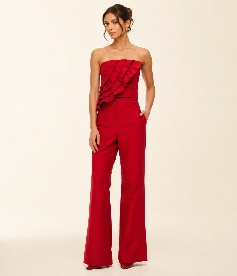 CONJUNTO EM SHANTUNG COM TOP TOMARA QUE CAIA E BABADOS ASSIMÉTRICOS