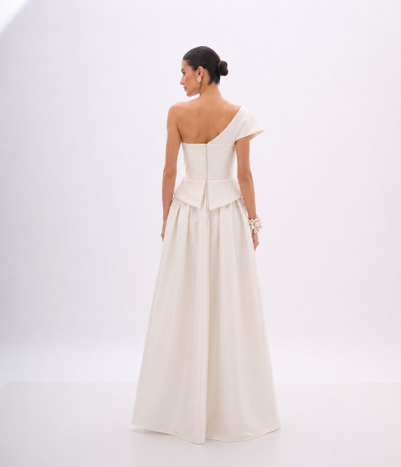 VESTIDO LONGO EM TAFETÁ COM PALA DRAPEADA E OMBRO ASSIMÉTRICO