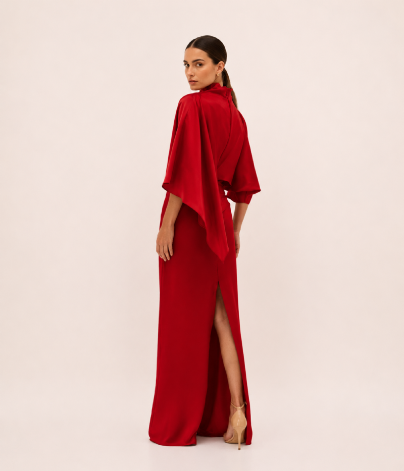 VESTIDO LONGO EM CETIM COM CAPA E GOLA ALTA