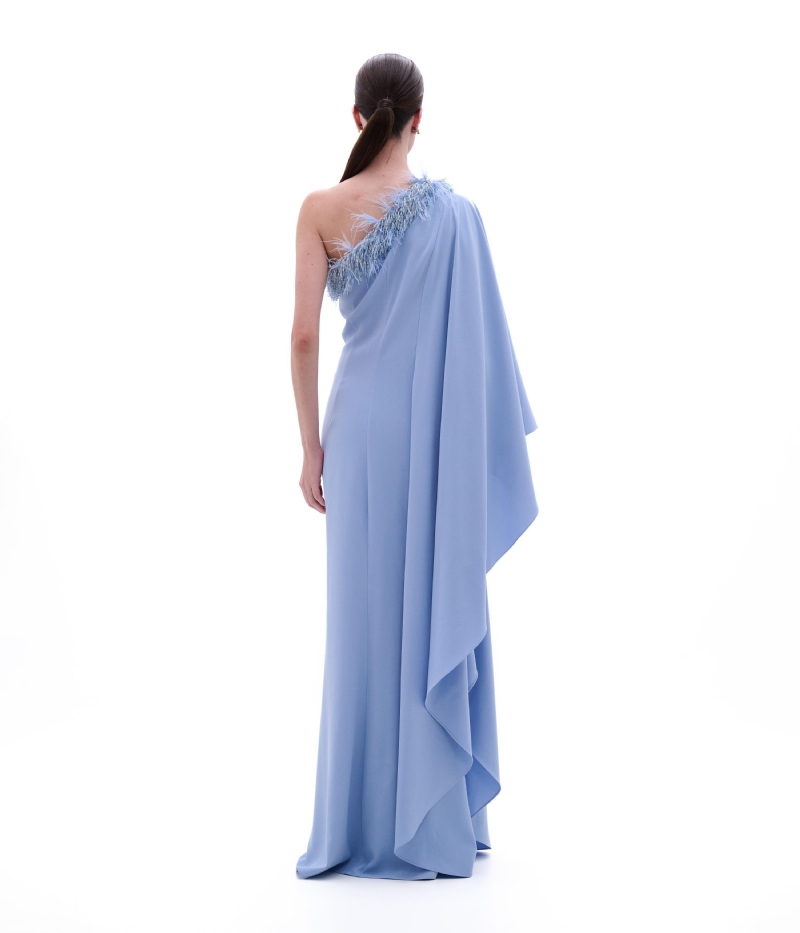 VESTIDO LONGO DE UM OMBRO SÓ COM PLUMAS E BORDADO