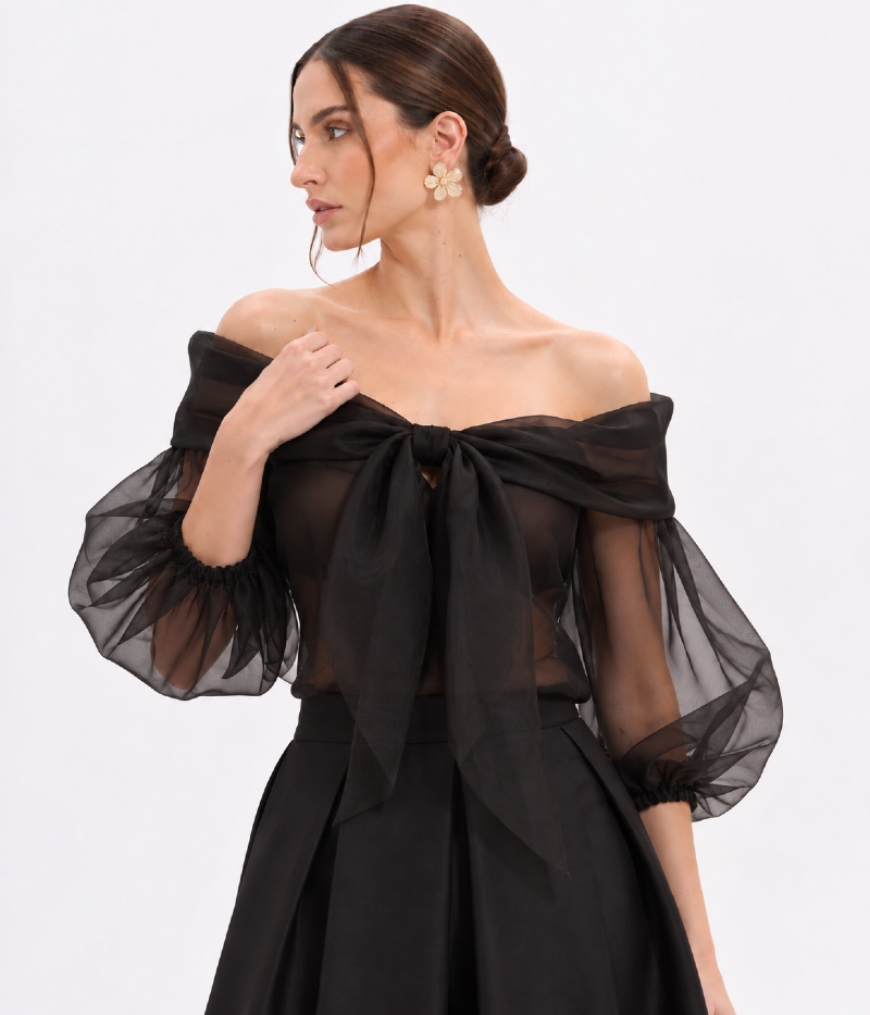 BLUSA DE ORGANZA OMBRO A OMBRO COM LAÇO FRONTAL E MANGAS VOLUMOSAS
