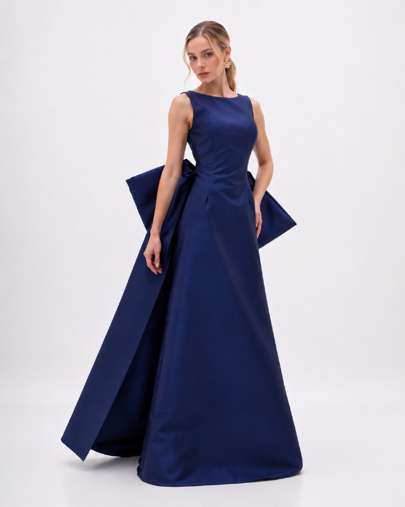 VESTIDO LONGO EM ZIBELINE COM DECOTE RETO E LAÇO ESCULTURAL NAS COSTAS