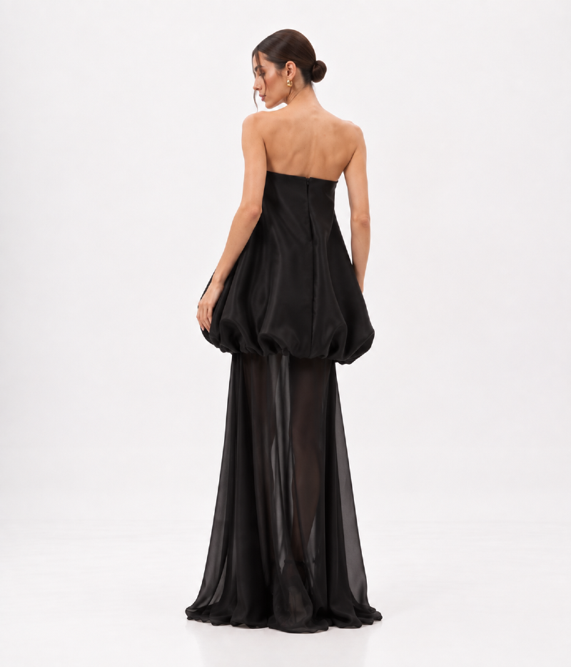VESTIDO TOMARA QUE CAIA COM CORPO BALONÊ E SAIA FLUIDA