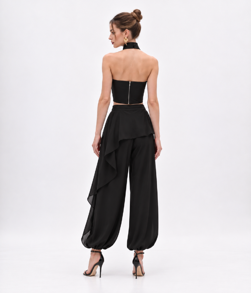 CALÇA AMPLA EM CREPE FLUIDO COM SOBREPOSIÇÃO ASSIMÉTRICA