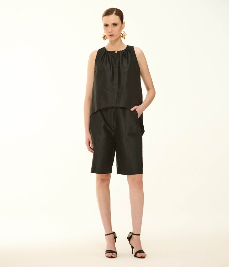 SHORT DE ALFAIATARIA EM TAFETÁ COM MODELAGEM AMPLA
