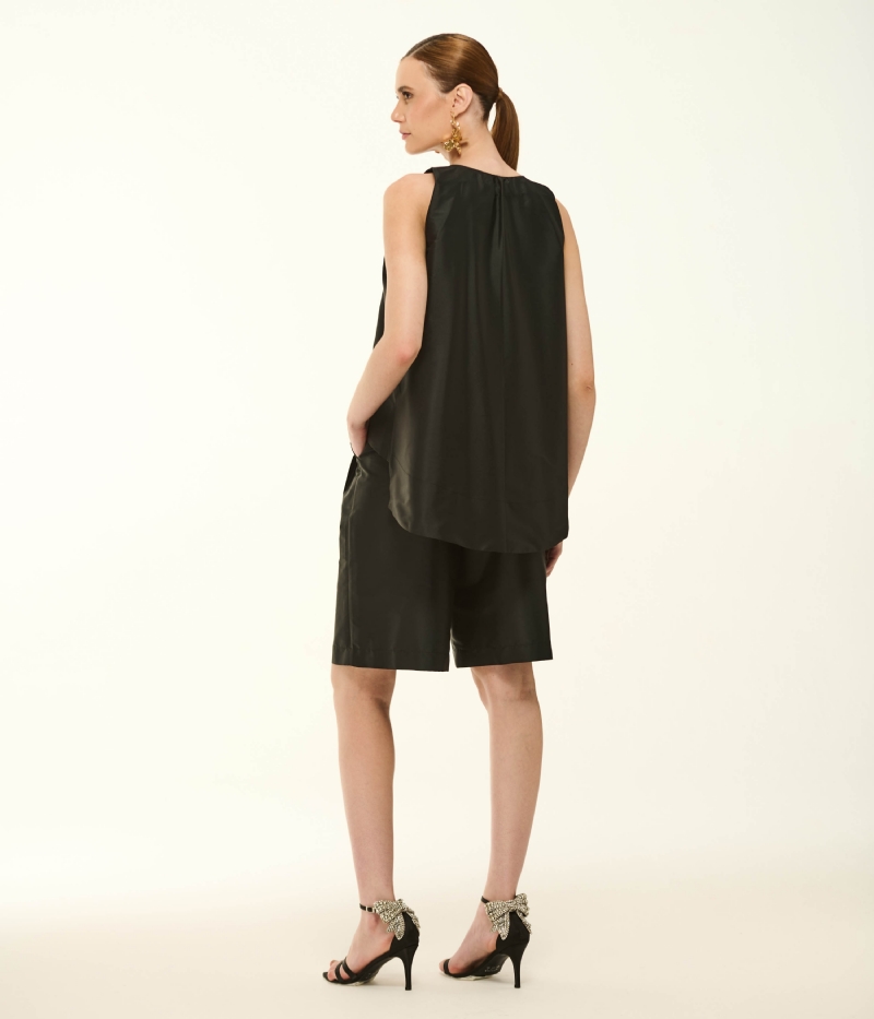 SHORT DE ALFAIATARIA EM TAFETÁ COM MODELAGEM AMPLA