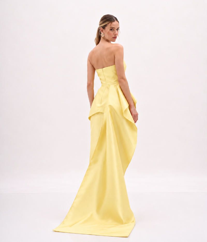 VESTIDO LONGO EM ZIBELINE COM DECOTE ASSIMÉTRICO E DRAPEADO ESCULTURAL