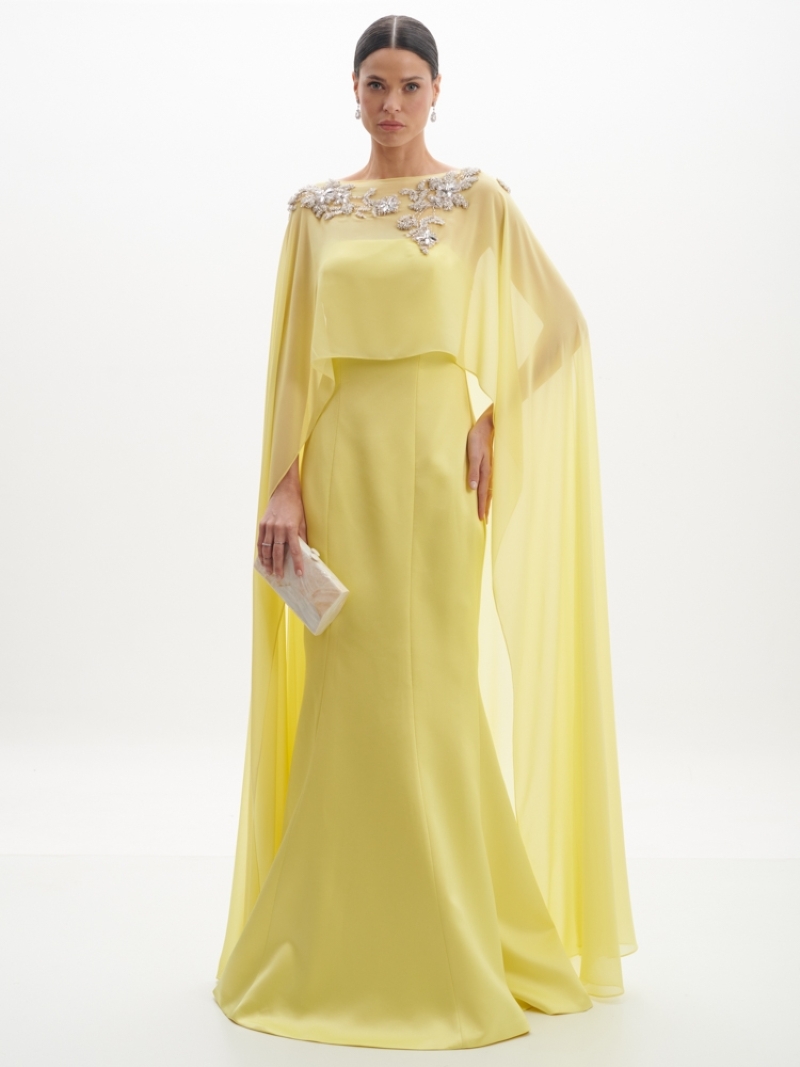 VESTIDO LONGO SEREIA COM CAPA FLUIDA E BORDADOS APLICADOS NO DECOTE