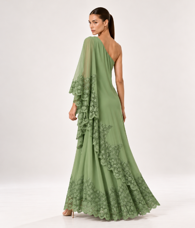 VESTIDO LONGO ASSIMÉTRICO EM TULE COM RENDA
