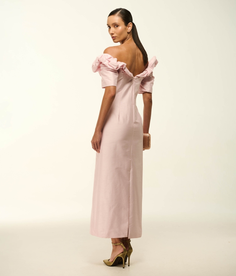 VESTIDO OFF-THE-SHOULDER EM SHANTUNG COM BABADOS VOLUMOSOS 