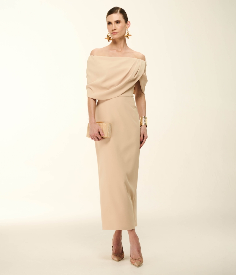 VESTIDO LONGO EM CREPE COM DECOTE ASSIMÉTRICO E SAIA DE CAIMENTO RETO